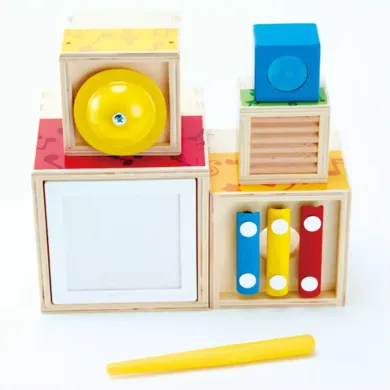 Rasseln & Greiflinge, Hape, Mehrfarbig – Besonderheit: 5 Stapelwürfel und ein Trommelstock
