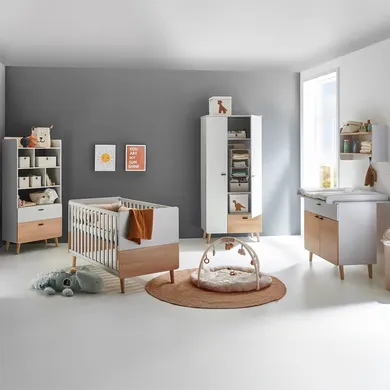 Babyzimmer Sets, Arthur Berndt, Grau – Besonderheit: Set bestehend aus einem Kinderbett, einem 2-türigen Kleiderschrank sowie einer Wickelkommode mit Kommodenfüßen