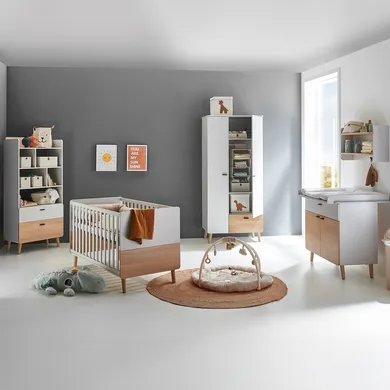 Babyzimmer Sets, Arthur Berndt, Grau – Besonderheit: Set bestehend aus einem Kinderbett, einem 2-türigen Kleiderschrank sowie einer Wickelkommode mit Kommodenfüßen