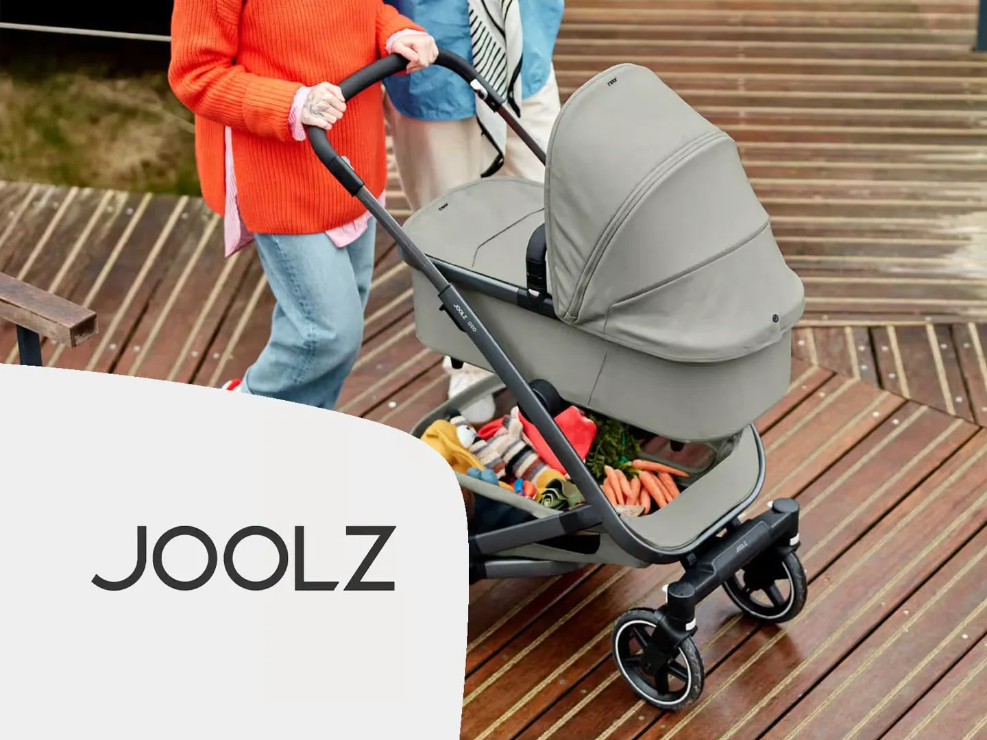 Person mit der joz kinderwagen wird auf einem gezeigt.